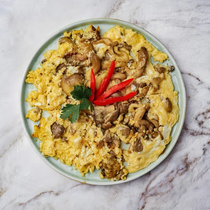 Яичница с грибами (вешенки)