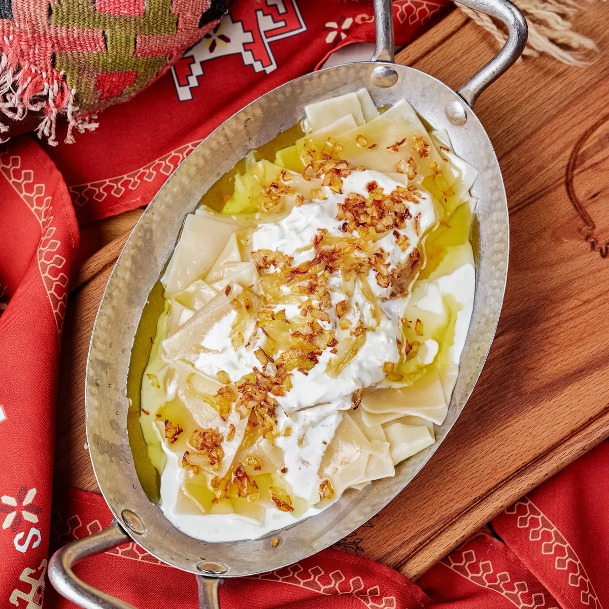 Татар бораки с мацуном и чесноком
