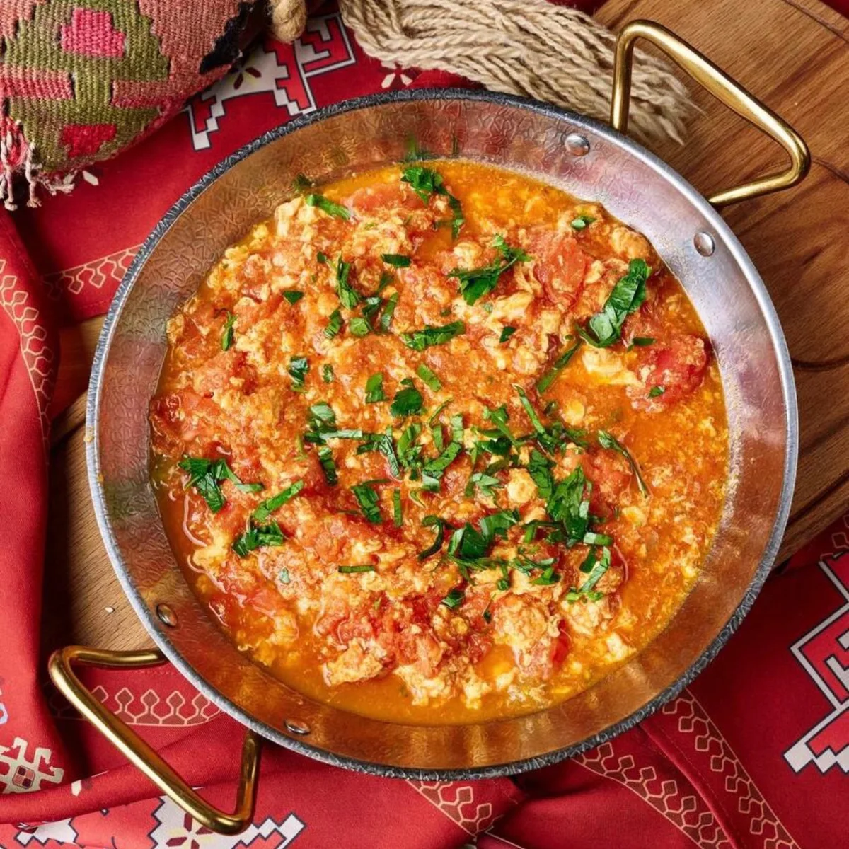 Яичница с помидорами