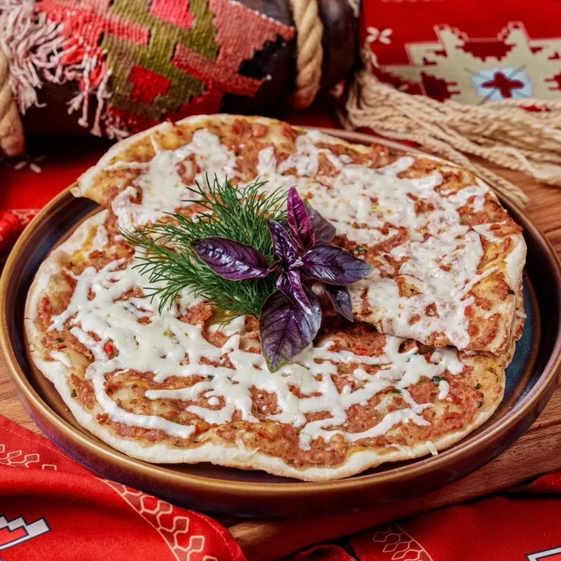 Ламаджо с мясом и с сыром